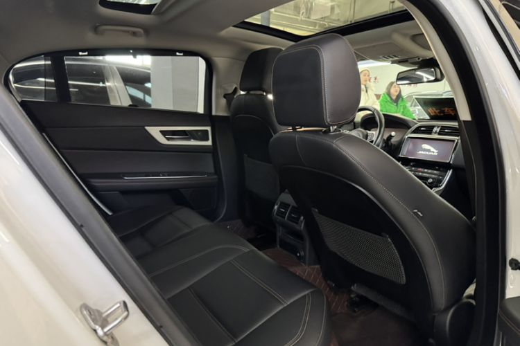 Used Jaguar XEL 2018 2.0T 200 PS Premium Edition Interior 6