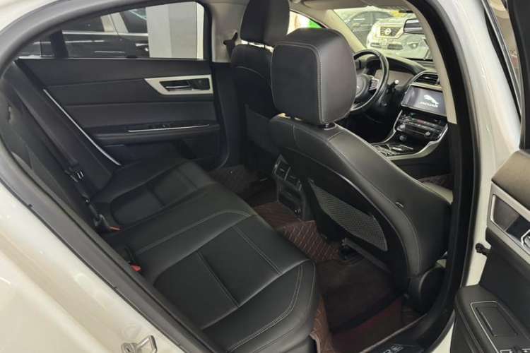 Used Jaguar XEL 2018 2.0T 200 PS Premium Edition Interior 7