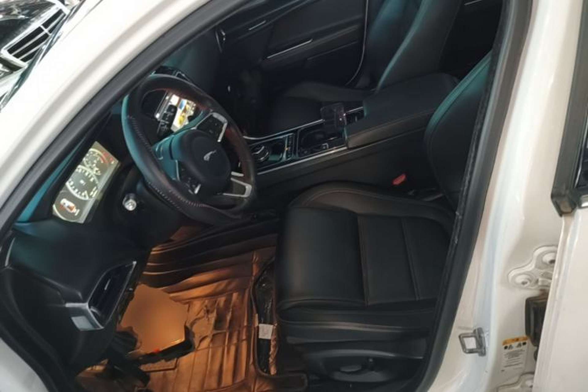 Used Jaguar XEL 2018 2.0T 200 PS Premium Edition Left Front Seat