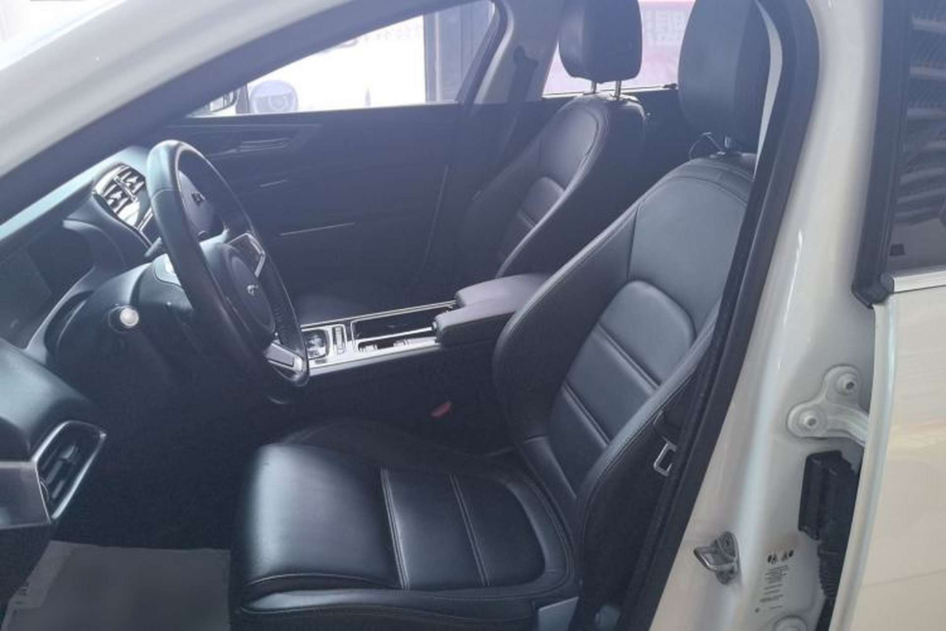 Used Jaguar XEL 2018 2.0T 250 PS Premium Edition Left Front Seat
