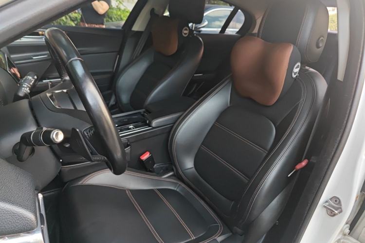 Used Jaguar XEL 2018 2.0T 200 PS Luxury Edition Left Front Seat