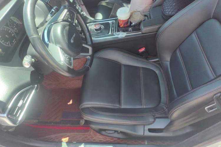 Used Jaguar XEL 2018 2.0T 250 PS Premium Edition Left Front Seat