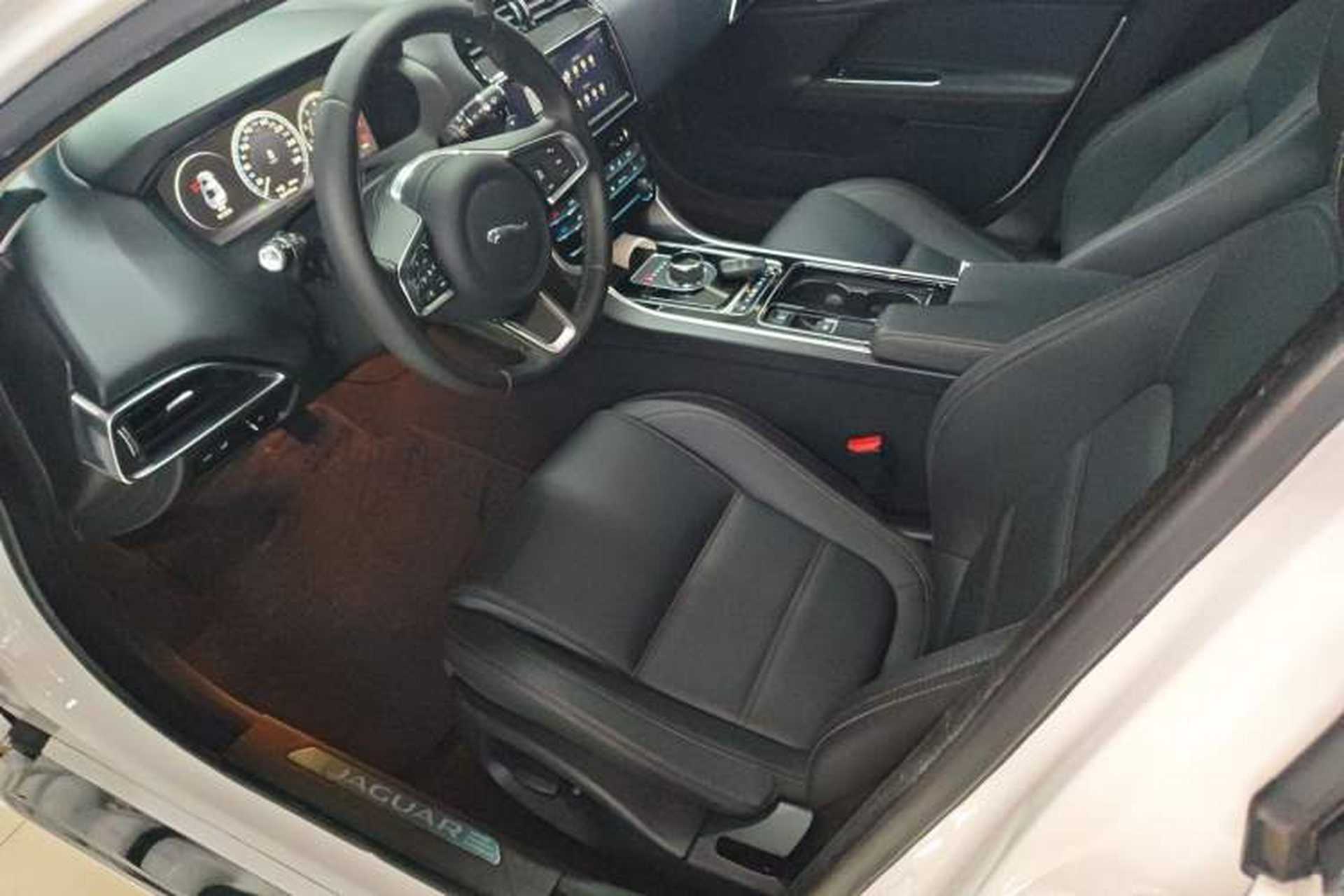 Used Jaguar XEL 2018 2.0T 200 PS Premium Edition Left Front Seat