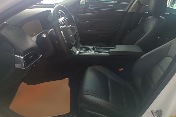 Used Jaguar XEL 2018 2.0T 200 PS Premium Edition Left Front Seat
