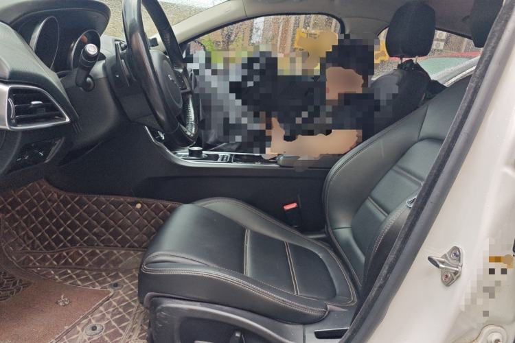 Used Jaguar XEL 2018 2.0T 200 PS Luxury Edition Left Front Seat