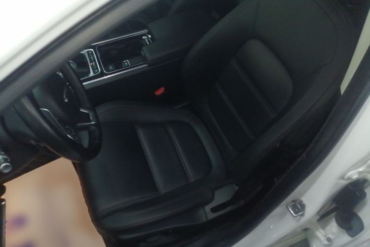 Used Jaguar XEL 2018 2.0T 200 PS Premium Edition Left Front Seat