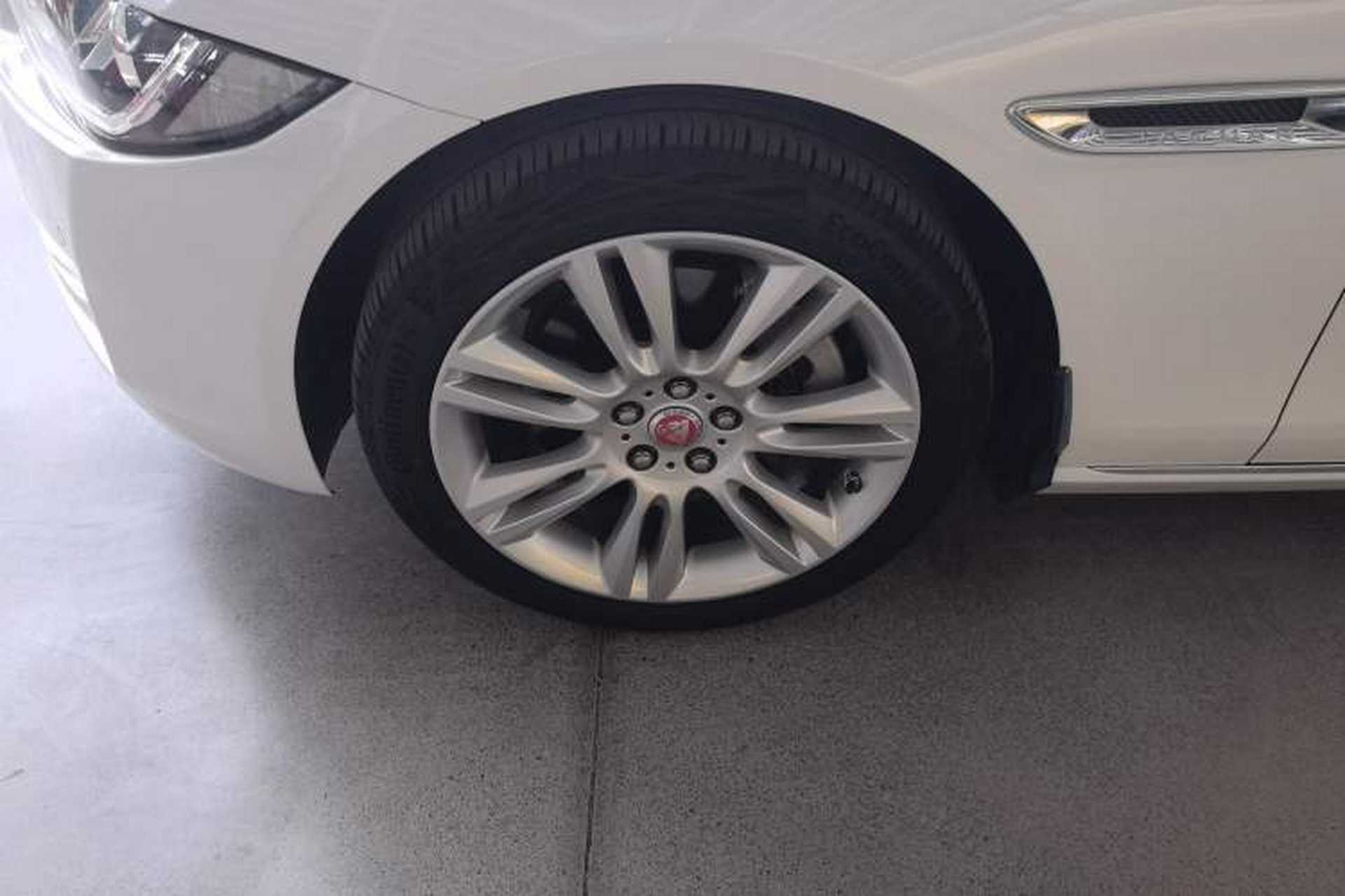 Used Jaguar XEL 2018 2.0T 250 PS Premium Edition Left Front Wheel Hub