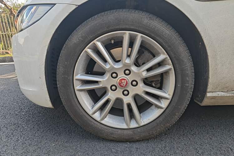 Used Jaguar XEL 2018 2.0T 200 PS Luxury Edition Left Front Wheel Hub