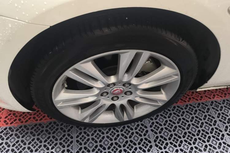 Used Jaguar XEL 2018 2.0T 200 PS Premium Edition Left Front Wheel Hub