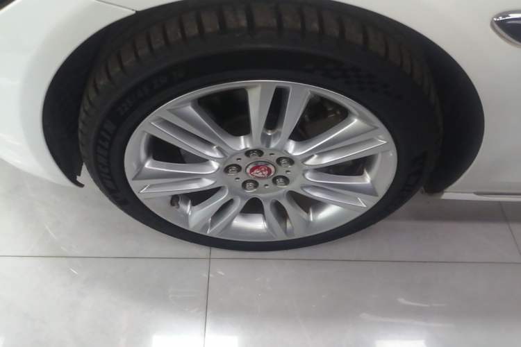 Used Jaguar XEL 2018 2.0T 200 PS Premium Edition Left Front Wheel Hub