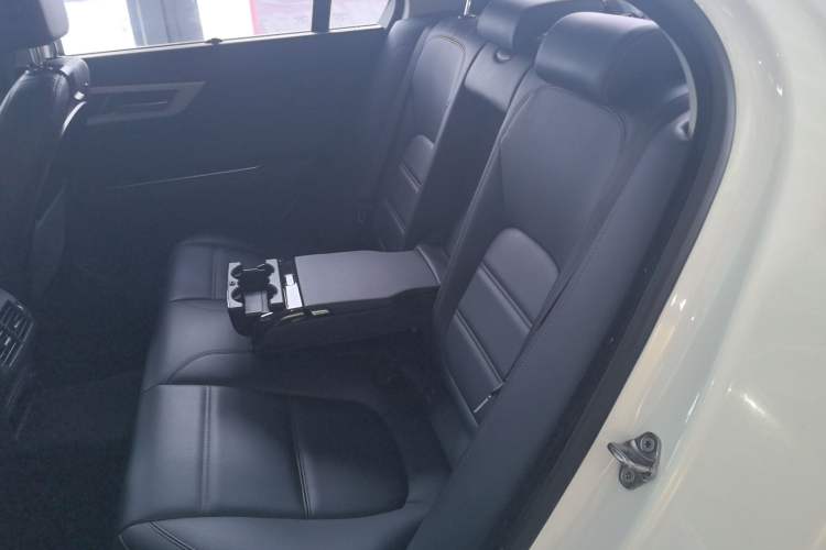 Used Jaguar XEL 2018 2.0T 250 PS Premium Edition Left Rear Seat