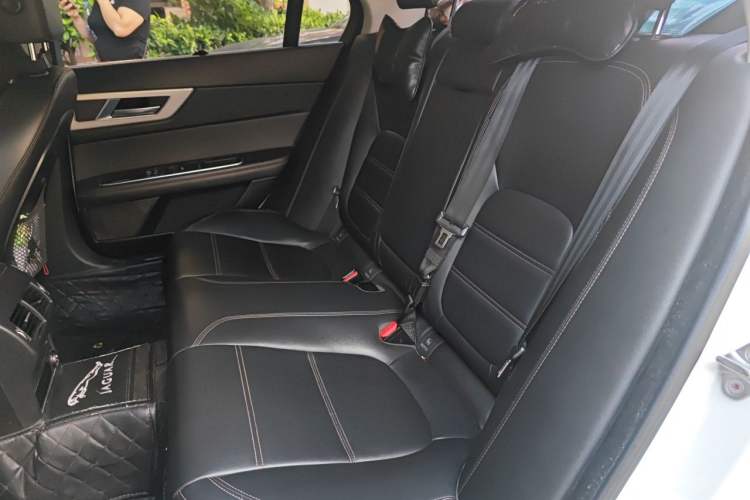 Used Jaguar XEL 2018 2.0T 200 PS Luxury Edition Left Rear Seat