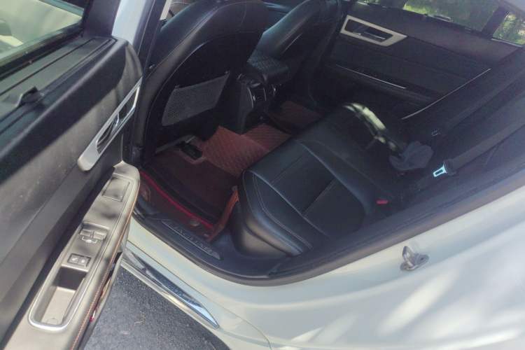 Used Jaguar XEL 2018 2.0T 250 PS Premium Edition Left Rear Seat