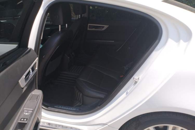 Used Jaguar XEL 2018 2.0T 200 PS Luxury Edition Left Rear Seat