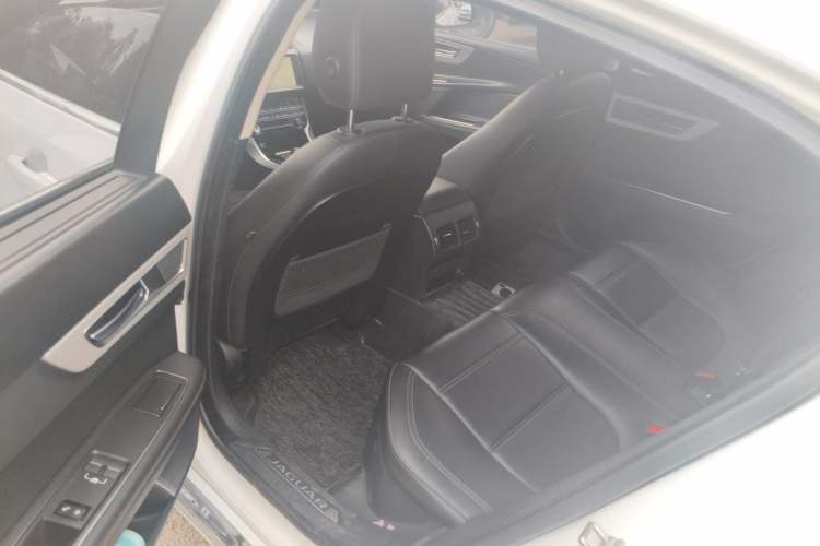 Used Jaguar XEL 2018 2.0T 200 PS Premium Edition Left Rear Seat