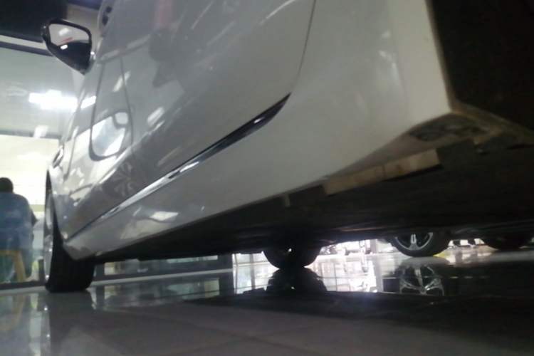 Used Jaguar XEL 2018 2.0T 200 PS Premium Edition Left Side Sill