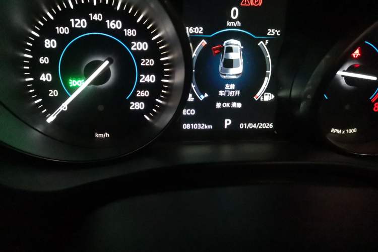 Used Jaguar XEL 2018 2.0T 200 PS Luxury Edition Odometer Close Up
