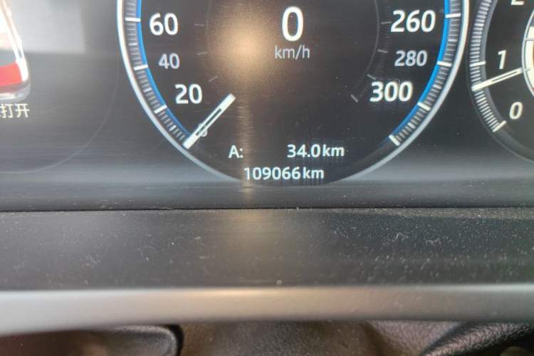 Used Jaguar XEL 2018 2.0T 250 PS Premium Edition Odometer Close Up