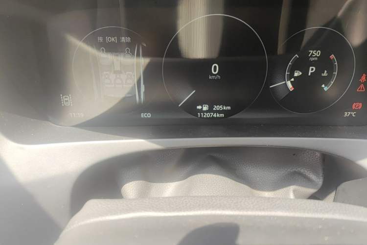 Used Jaguar XEL 2018 2.0T 200 PS Premium Edition Odometer Close Up