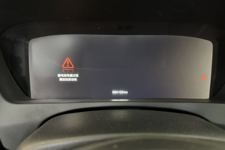 Used Jaguar XEL 2018 2.0T 200 PS Premium Edition Odometer Close Up