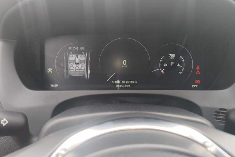Used Jaguar XEL 2018 2.0T 200 PS Premium Edition Odometer Close Up