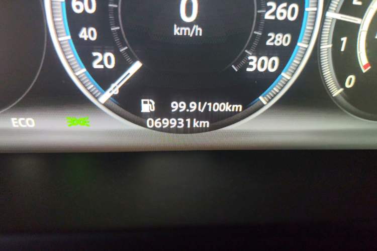 Used Jaguar XEL 2018 2.0T 200 PS Premium Edition Odometer Close Up