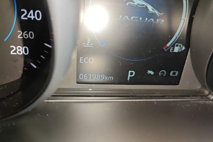 Used Jaguar XEL 2018 2.0T 200 PS Luxury Edition Odometer Close Up