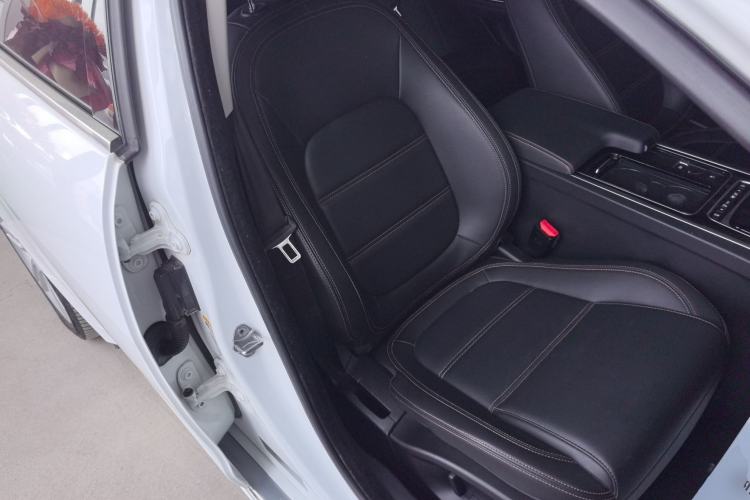 Used Jaguar XEL 2018 2.0T 250 PS Premium Edition Right Front Seat