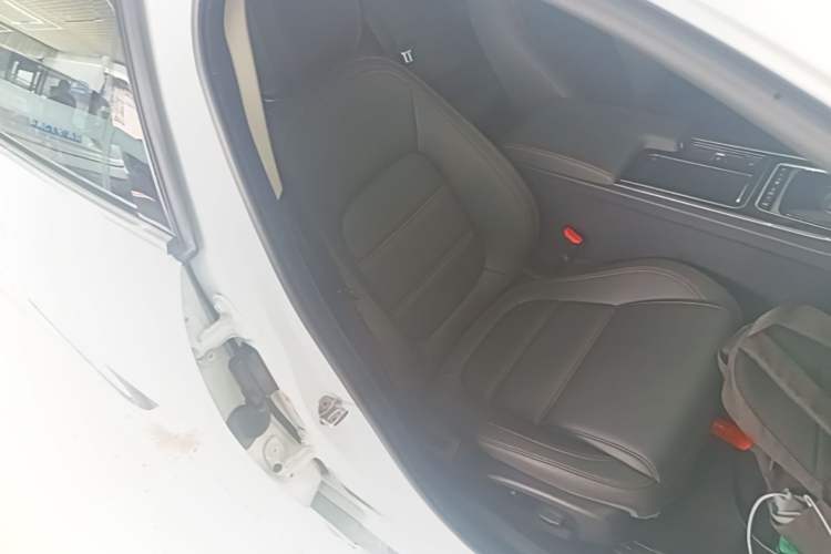 Used Jaguar XEL 2018 2.0T 200 PS Premium Edition Right Front Seat