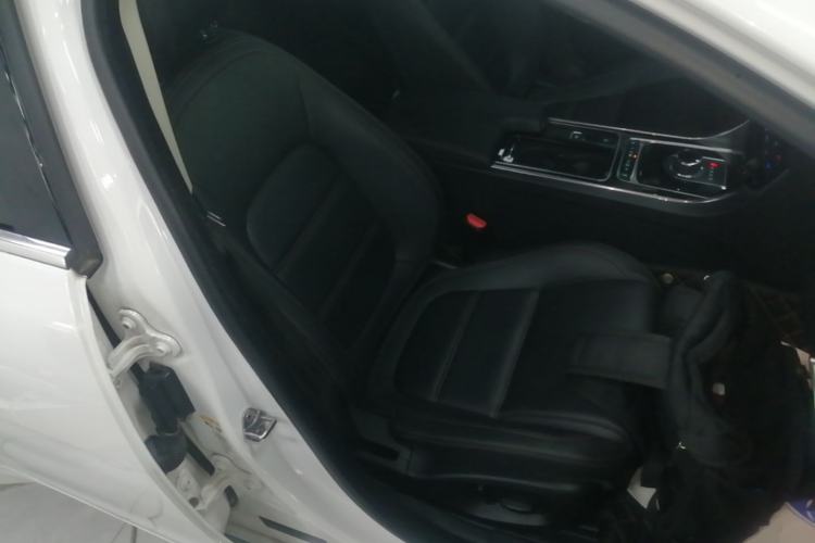 Used Jaguar XEL 2018 2.0T 200 PS Premium Edition Right Front Seat