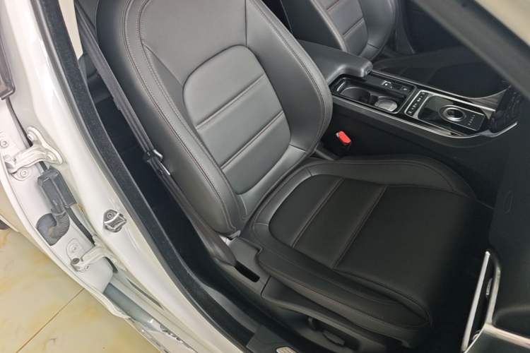 Used Jaguar XEL 2018 2.0T 200 PS Premium Edition Right Front Seat