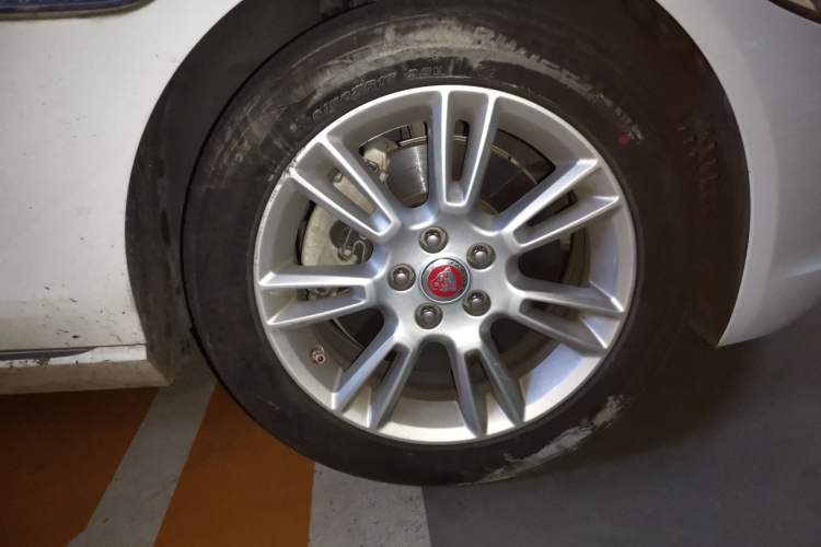Used Jaguar XEL 2018 2.0T 200 PS Luxury Edition Right Front Wheel Hub
