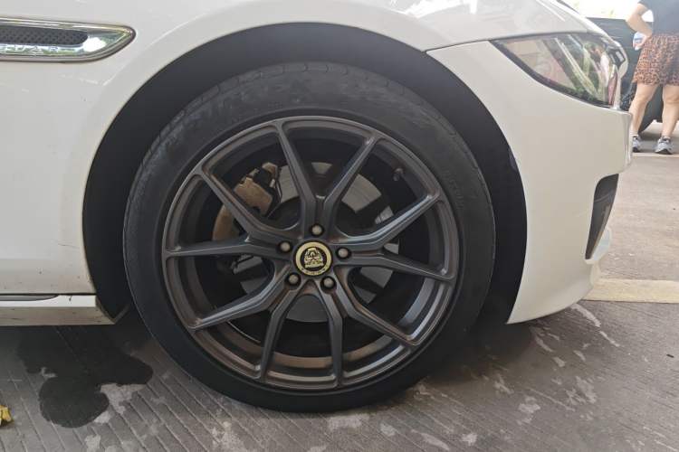 Used Jaguar XEL 2018 2.0T 200 PS Luxury Edition Right Front Wheel Hub