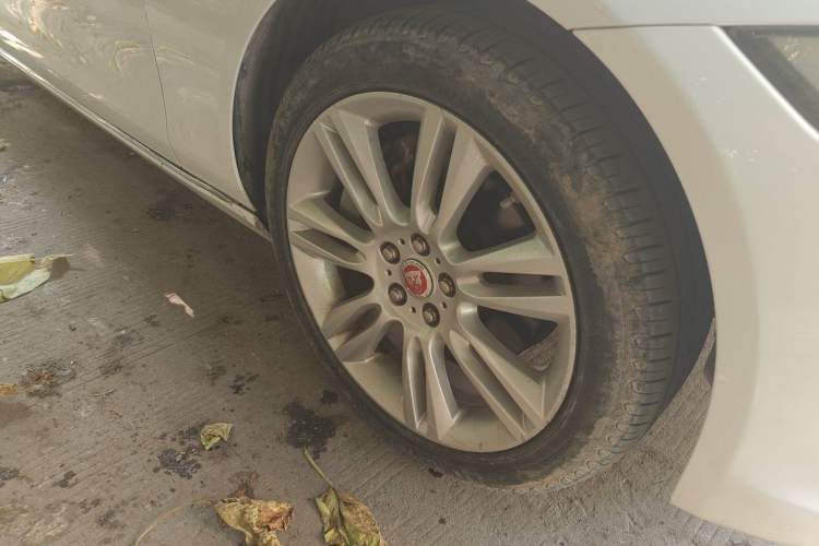 Used Jaguar XEL 2018 2.0T 200 PS Premium Edition Right Front Wheel Hub