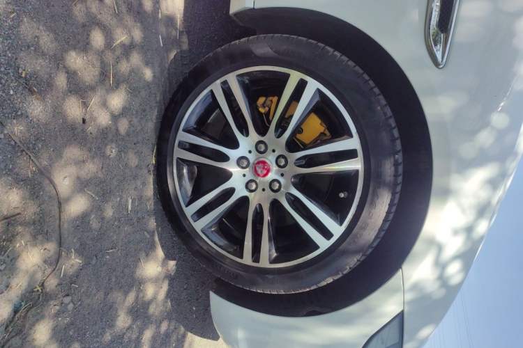 Used Jaguar XEL 2018 2.0T 250 PS Premium Edition Right Front Wheel Hub