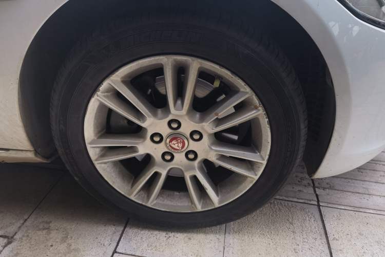 Used Jaguar XEL 2018 2.0T 200 PS Luxury Edition Right Front Wheel Hub