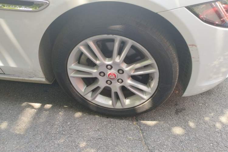 Used Jaguar XEL 2018 2.0T 200 PS Luxury Edition Right Front Wheel Hub