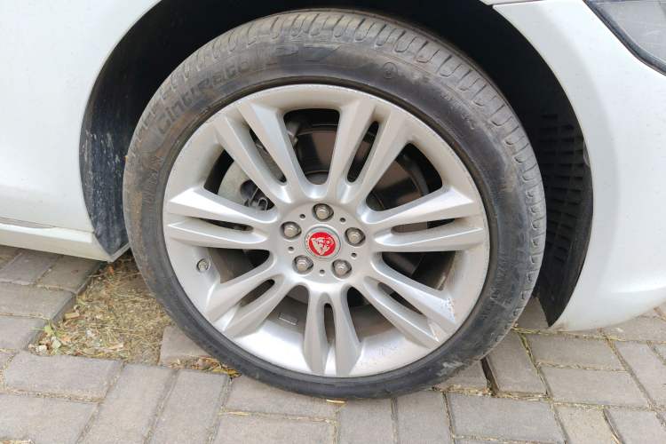 Used Jaguar XEL 2018 2.0T 200 PS Premium Edition Right Front Wheel Hub