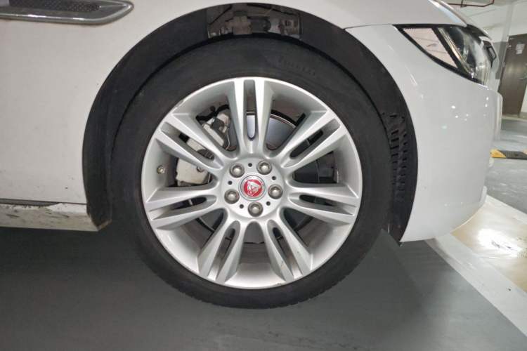 Used Jaguar XEL 2018 2.0T 200 PS Premium Edition Right Front Wheel Hub