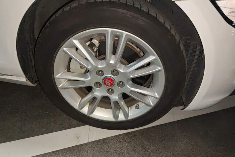 Used Jaguar XEL 2018 2.0T 200 PS Luxury Edition Right Front Wheel Hub