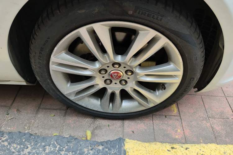 Used Jaguar XEL 2018 2.0T 200 PS Premium Edition Right Front Wheel Hub