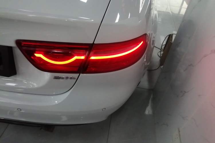 Used Jaguar XEL 2018 2.0T 200 PS Premium Edition Right Rear Taillight