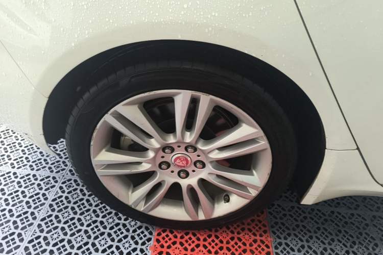 Used Jaguar XEL 2018 2.0T 200 PS Premium Edition Right Rear Wheel Hub