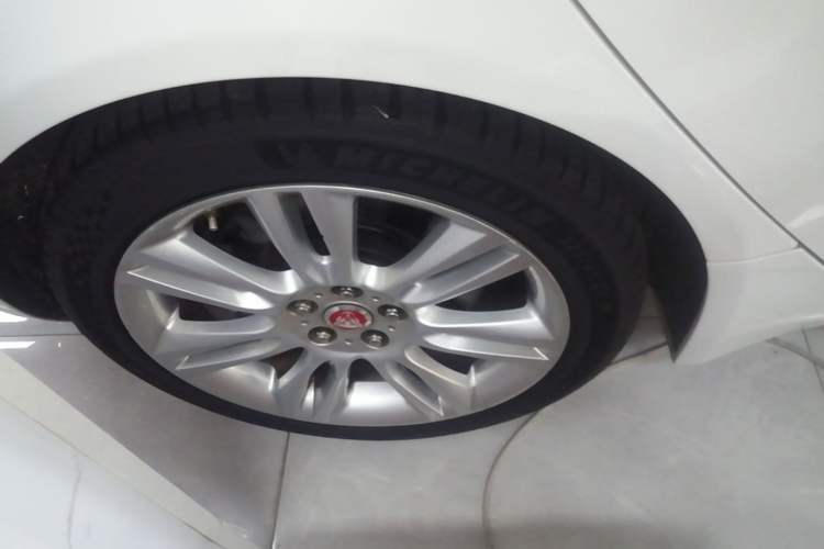 Used Jaguar XEL 2018 2.0T 200 PS Premium Edition Right Rear Wheel Hub