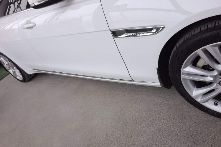 Used Jaguar XEL 2018 2.0T 250 PS Premium Edition Right Side Sill