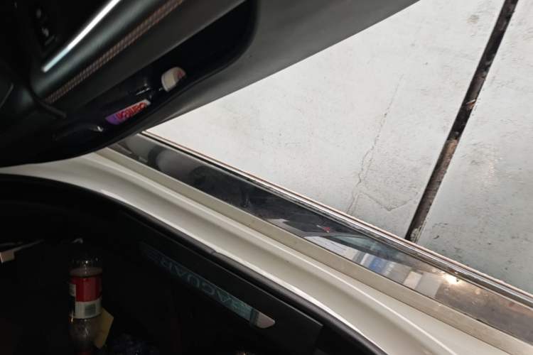 Used Jaguar XEL 2018 2.0T 200 PS Premium Edition Right Side Sill