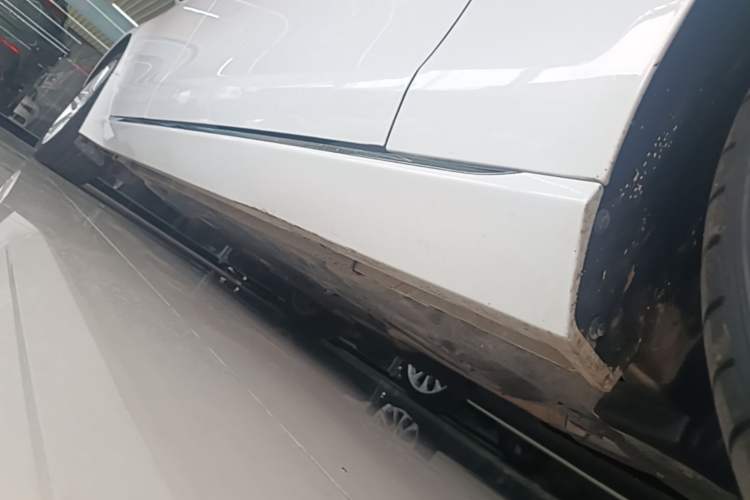 Used Jaguar XEL 2018 2.0T 200 PS Premium Edition Right Side Sill