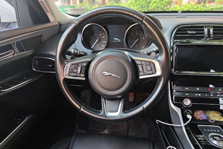 Used Jaguar XEL 2018 2.0T 200 PS Luxury Edition Steering Wheel