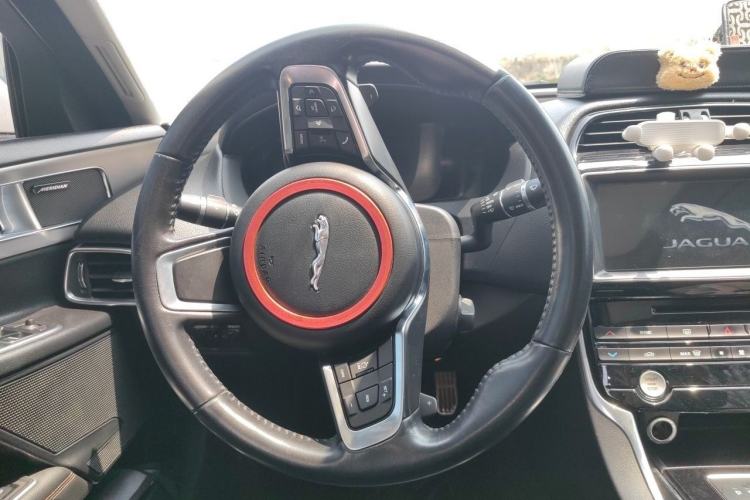 Used Jaguar XEL 2018 2.0T 250 PS Premium Edition Steering Wheel
