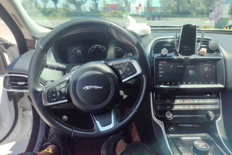 Used Jaguar XEL 2018 2.0T 250 PS Premium Edition Steering Wheel
